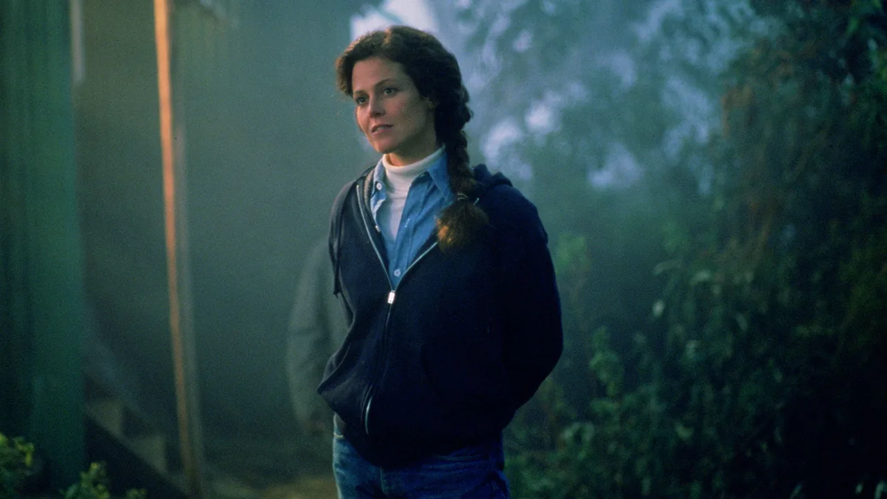 Dian Fossey dans Gorilles dans la brume